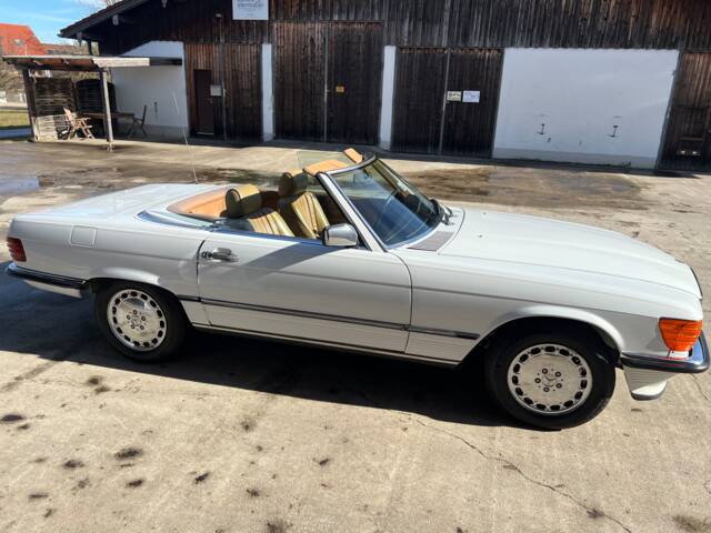 Mercedes-Benz 560 SL