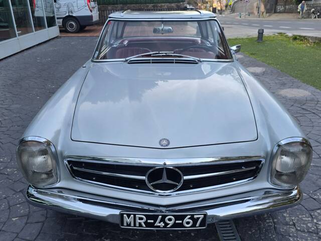 Mercedes-Benz 230 SL