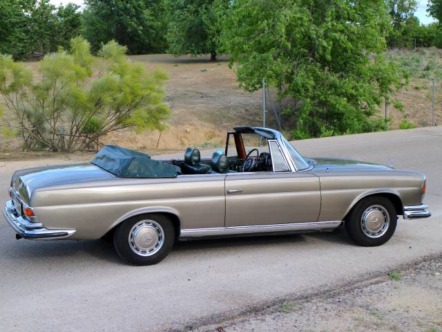Mercedes-Benz 280 SE