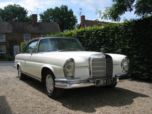 Image 1/4 de Mercedes-Benz 280 SE (1968)