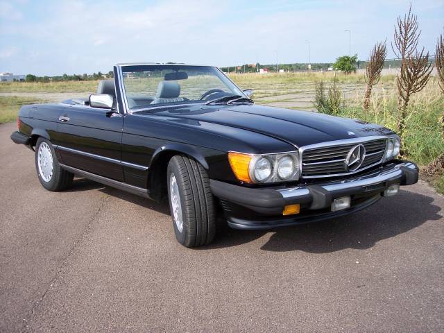 Mercedes-Benz 560 SL
