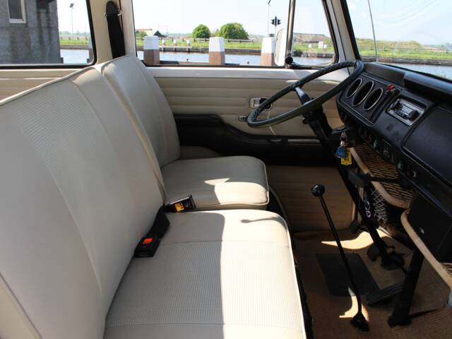 Volkswagen T2a minibus L