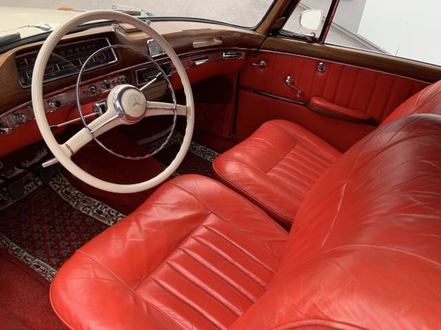 Mercedes-Benz 220 S Cabriolet