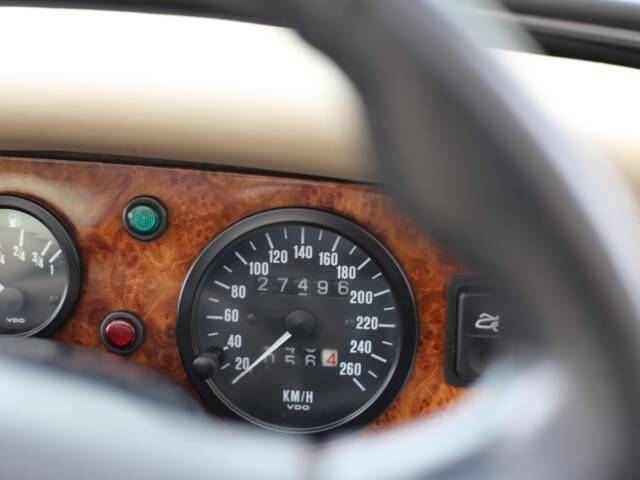 MG RV8
