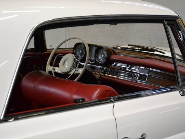 Mercedes-Benz 250 SE