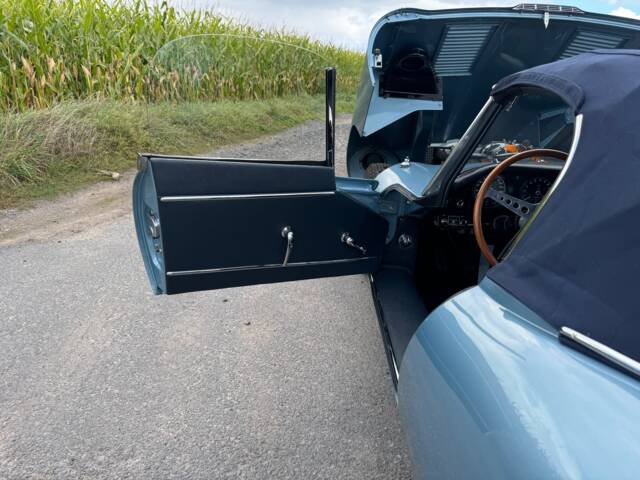 Jaguar E-Type 3.8 Flat Floor