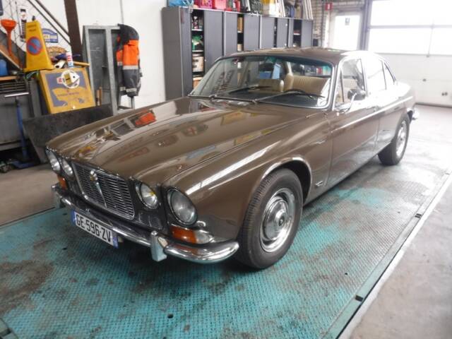 Image 1/50 de Jaguar XJ 6 4.2 (1973)