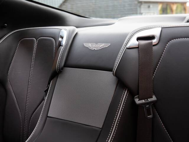 Aston Martin DB 9