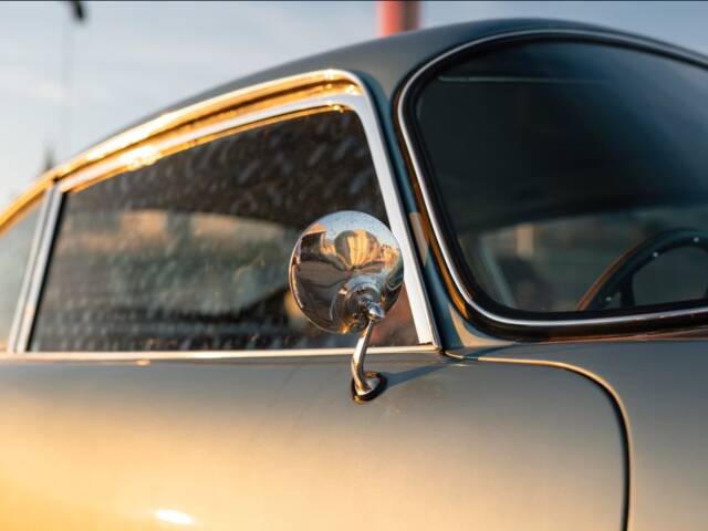 Aston Martin DB 4
