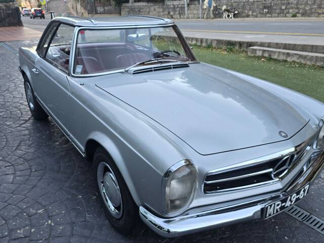 Mercedes-Benz 230 SL
