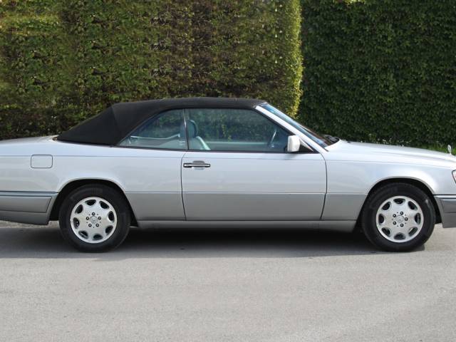 Mercedes-Benz E 320