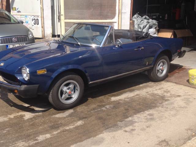 FIAT 124 Spider CS1