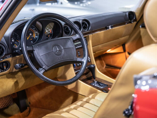 Mercedes-Benz 560 SL