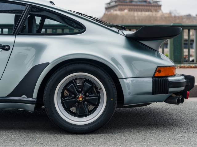 Porsche 911 Turbo 3.3