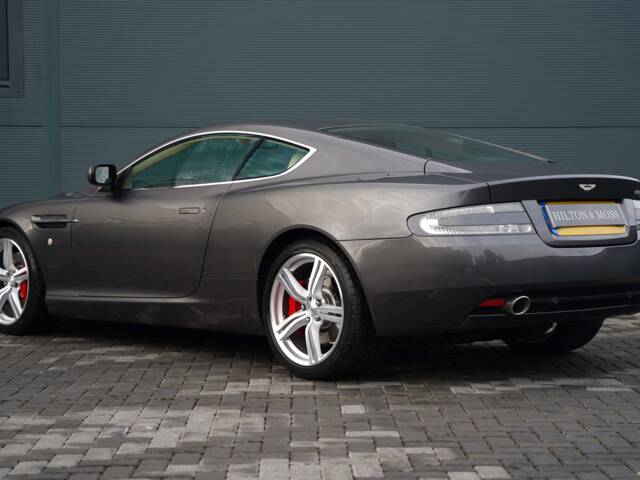 Aston Martin DB 9