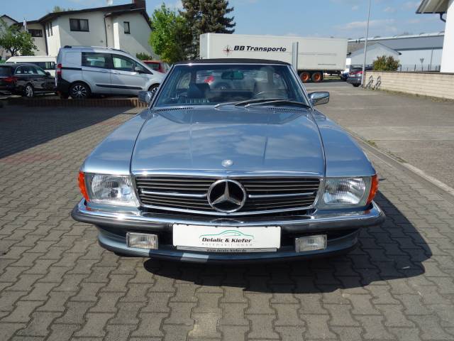 Mercedes-Benz 560 SL