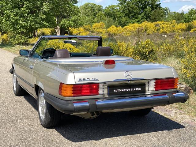 Mercedes-Benz 560 SL