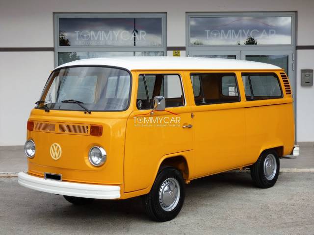 Image 1/50 of Volkswagen T2b minibus (1974)