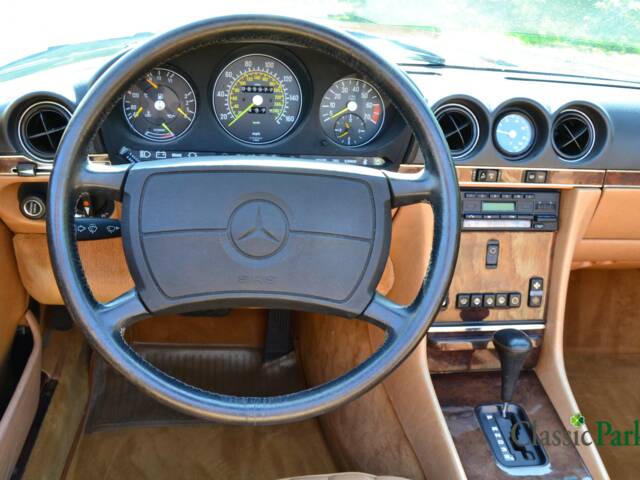 Mercedes-Benz 560 SL