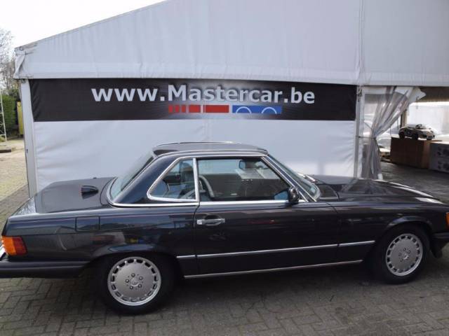 Mercedes-Benz 560 SL