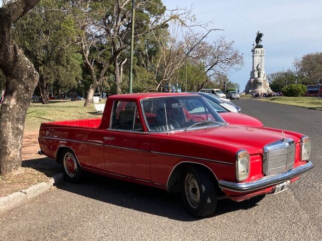 Image 1/8 of Mercedes-Benz 220 D (1973)