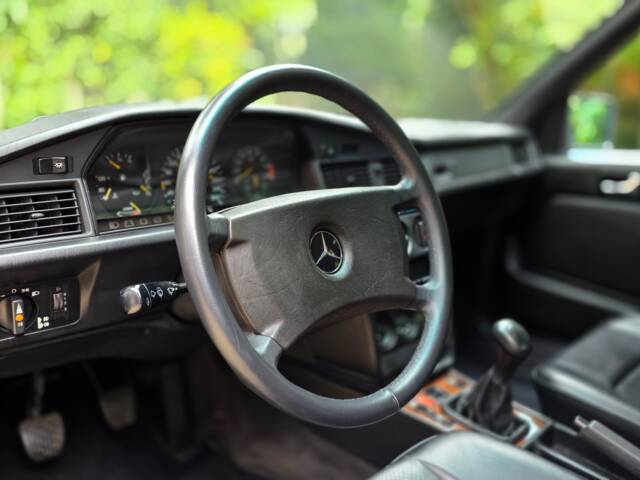 Mercedes-Benz 190 E 2.3-16