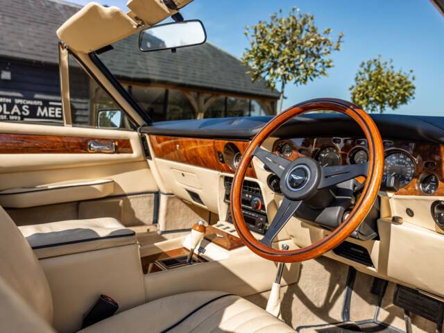 Aston Martin V8 Vantage Volante