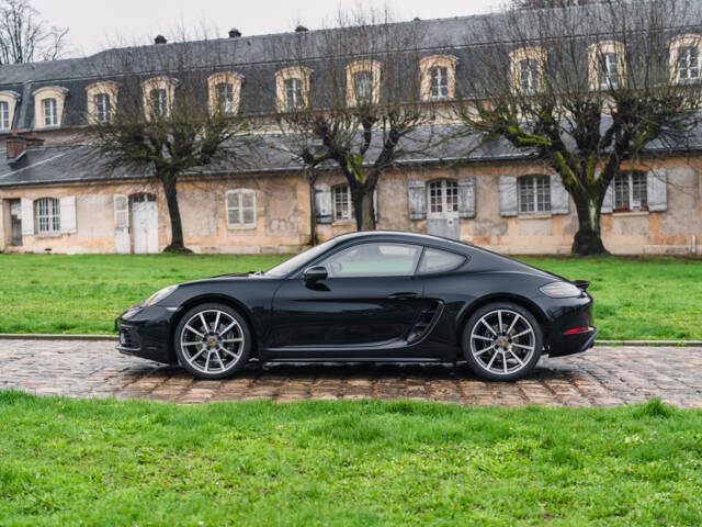 Porsche 718 Cayman T