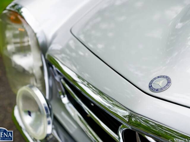 Mercedes-Benz 230 SL