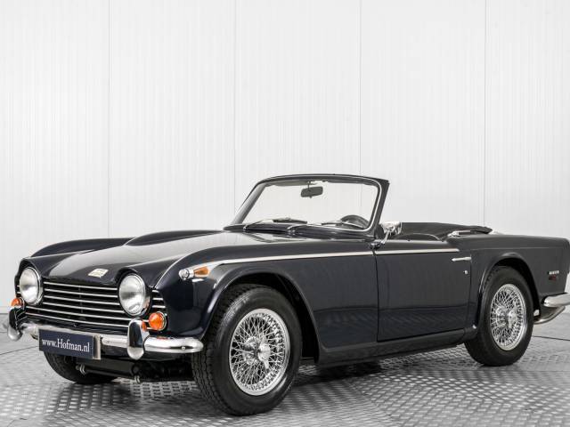 Image 1/50 of Triumph TR 250 (1968)