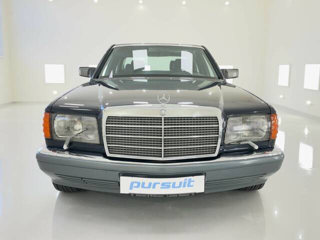 Mercedes-Benz 560 SEL