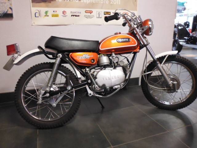 Image 1/10 de Yamaha DUMMY (1974)
