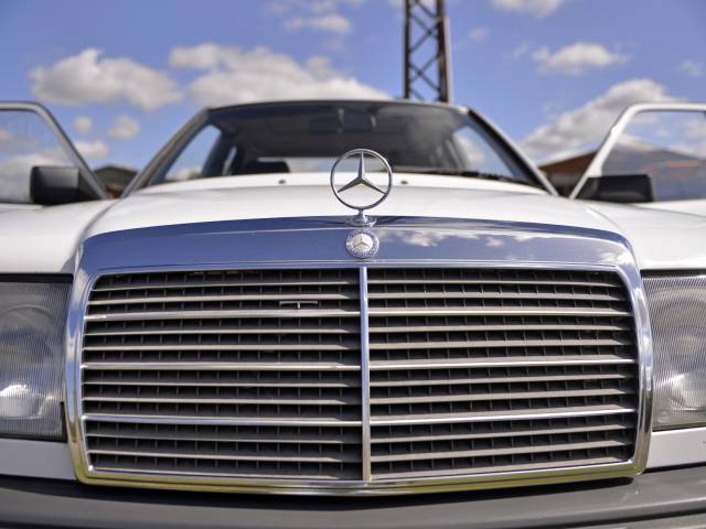 Mercedes-Benz 200 D