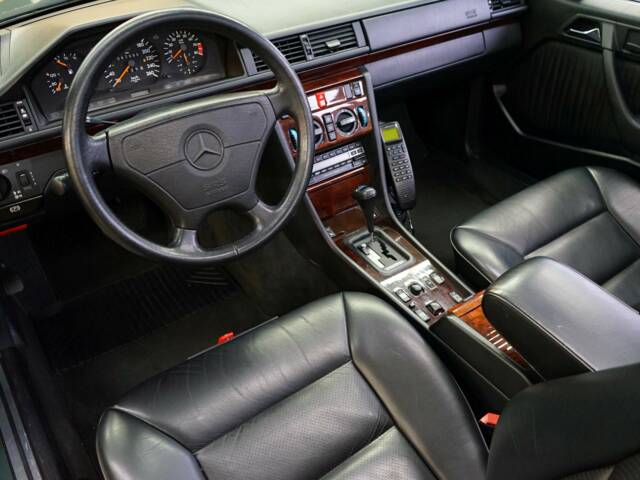 Mercedes-Benz 300 CE-24