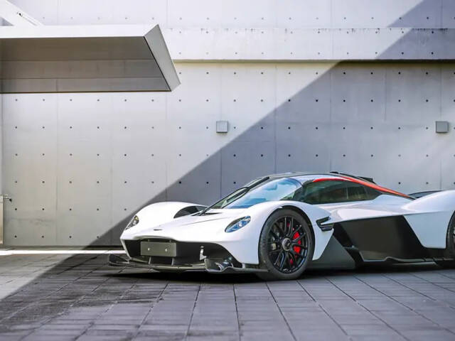 Immagine 1/8 di Aston Martin Valkyrie AMR Pro (2022)