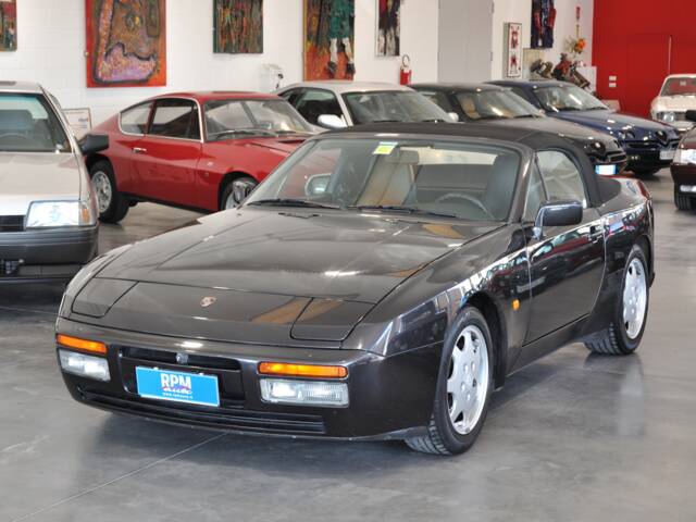 Porsche 944 S2