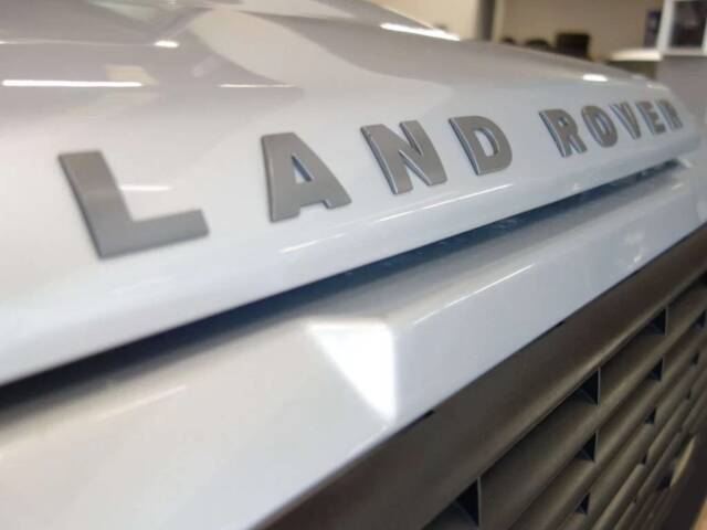 Land Rover Defender 90