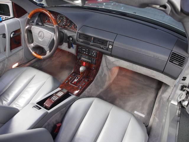 Mercedes-Benz SL 320