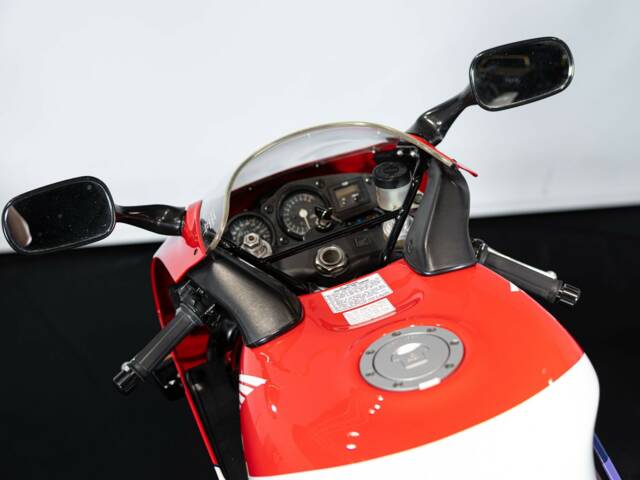 Honda RVF 750