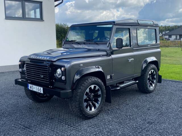 Land Rover Defender 90 Works V8 "70th Edition"