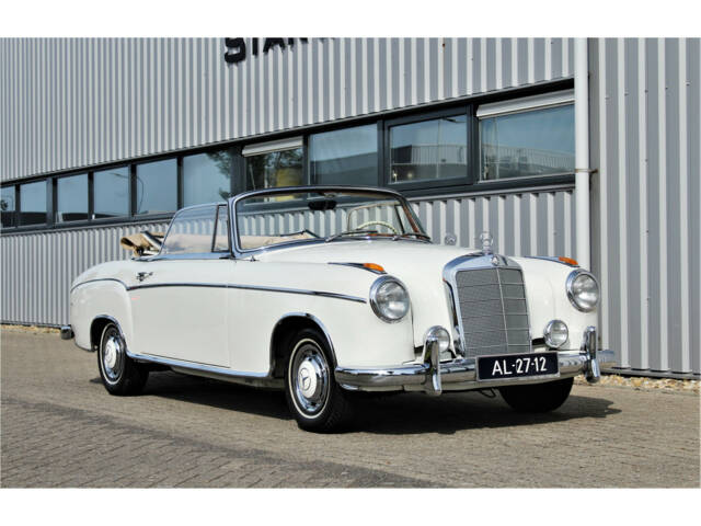 Image 1/35 of Mercedes-Benz 220 SE Cabriolet (1959)