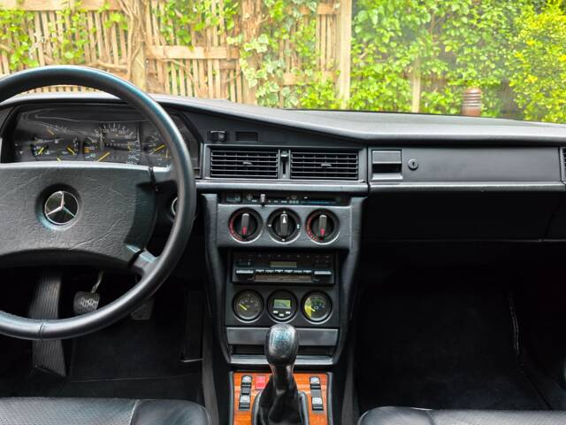 Mercedes-Benz 190 E 2.3-16