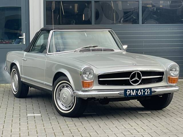 Immagine 1/22 di Mercedes-Benz 280 SL (1970)