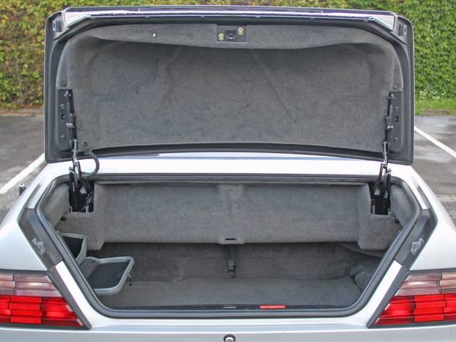 Mercedes-Benz E 320