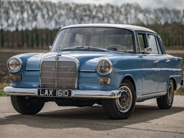 Mercedes-Benz 200