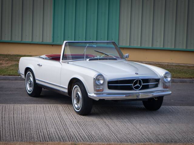 Mercedes-Benz 230 SL