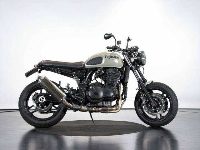 Triumph Trident 900