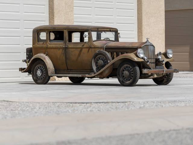 Image 1/50 of Pierce-Arrow Model 54 Sedan (1932)