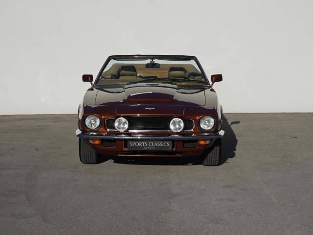 Aston Martin V8 Volante