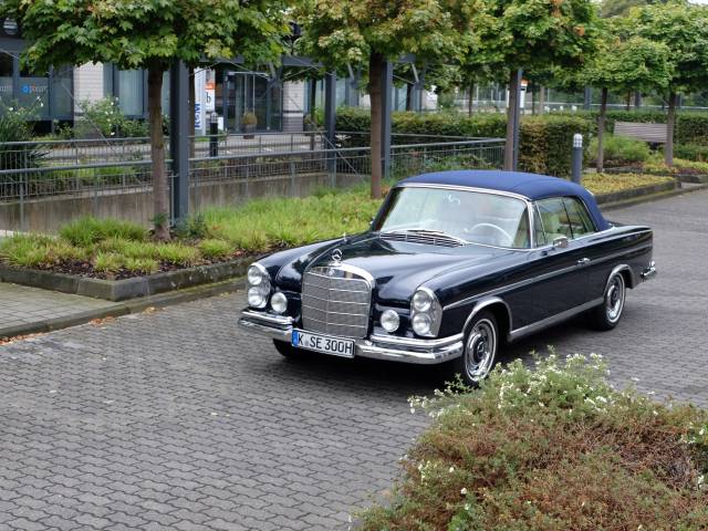 Mercedes-Benz 300 SE
